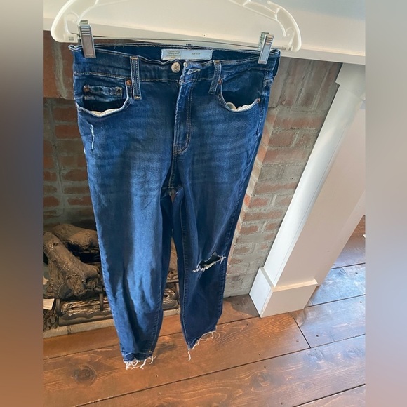 Signature Levi Strauss Mom Jeans Size 26 Distressed Raw Hem Medium Wash - Picture 3 of 7